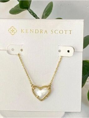 Kendra Scott Gold Pendant Necklace